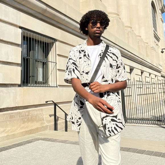 Meet your Posher, Khalid - Picture 1 of 1